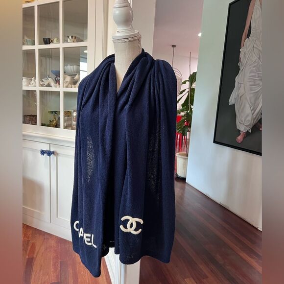 Chanel Navy Blue Scarf With CC And Logo - Picture 4 of 6